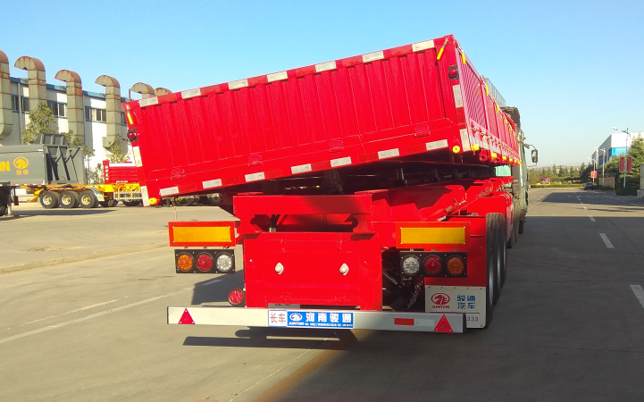 dump semi-trailer